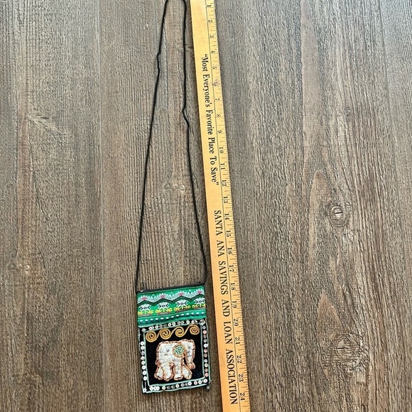 Embroidered Elephant Design Crossbody Bag - Picture 4 of 8